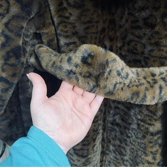 Rebecca Minkoff NWT Leopard Vegan Faux Fur Wrap Belted Coat With Hood Size Large - Picture 10 of 12